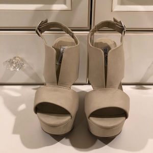 Steve Madden Tan Wedges. Brand New.